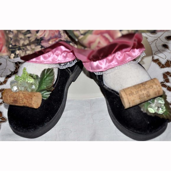 Little Souls Swanky Patricia Pinot Gretchen Wilson Whimsical Cloth Doll 24 Inch - Picture 6 of 8